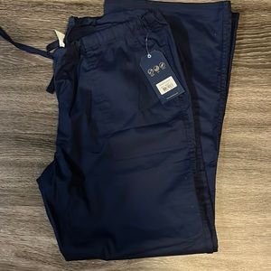 NWT Cherokee Modern Classic Navy scrubs size Large